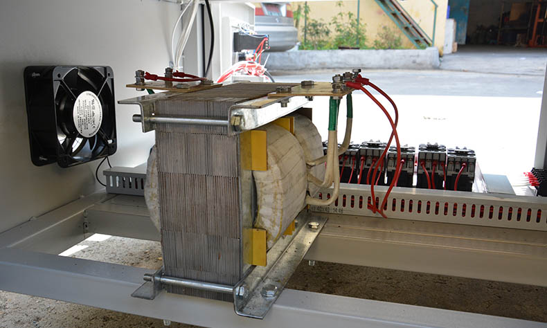 手機(jī)殼5.6KW2組燈UV光固機(jī).jpg 手機(jī)殼5.6KW2組燈UV光固機(jī).jpg